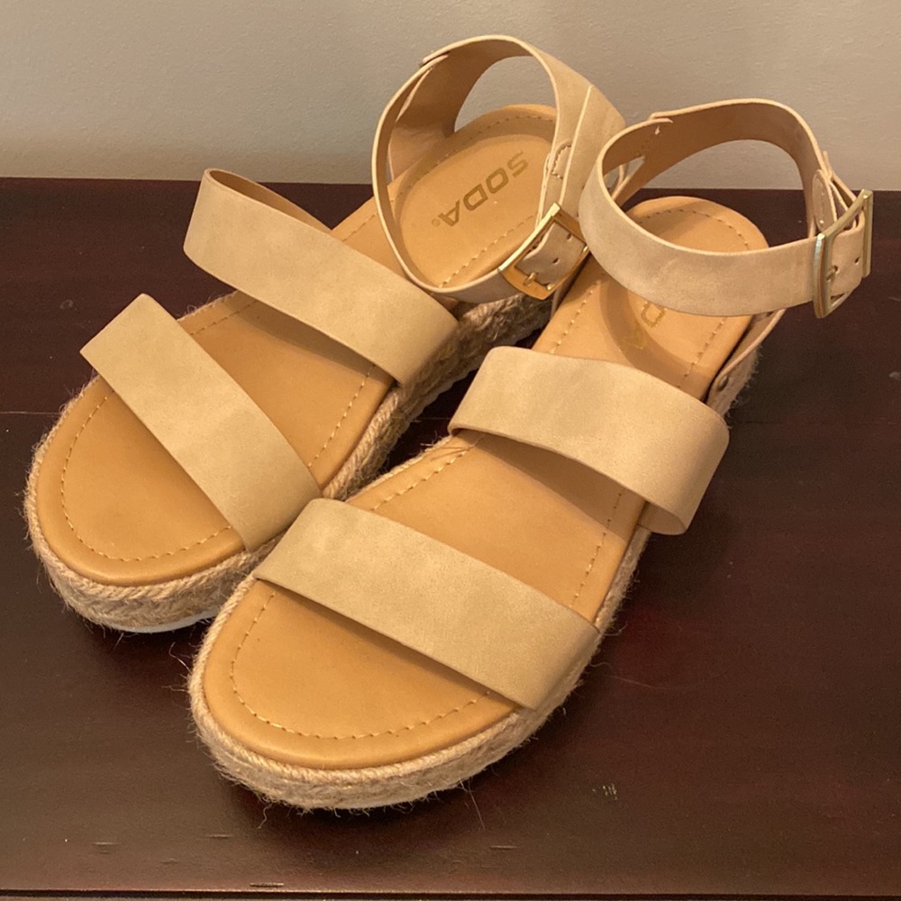 Platform sandals - Picture 2 of 3